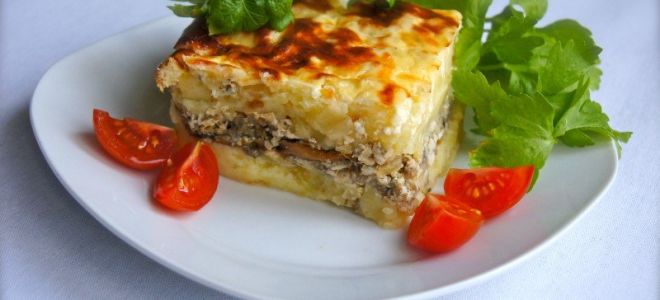 Картофельная запеканка с фаршем и грибами в мультиварке