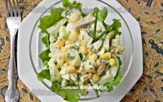 Салат с кальмарами, кукурузой и свежим огурцом