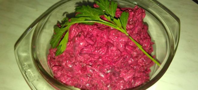 Салат из свеклы с чесноком