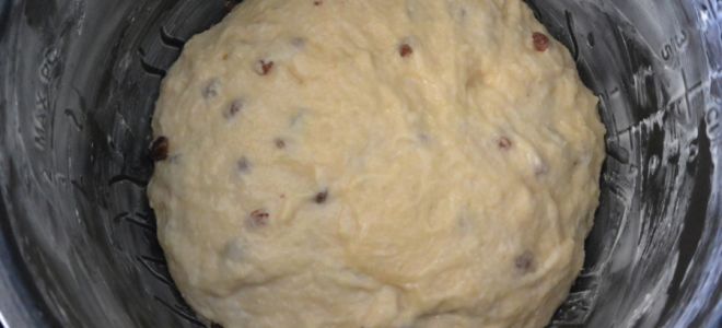Кулич в мультиварке с изюмом